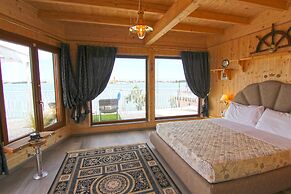 Oasis Golden Lagoon Chalet