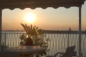 Oasis Golden Lagoon Chalet