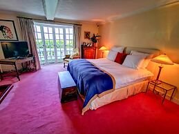 Cedar House Boutique B&B