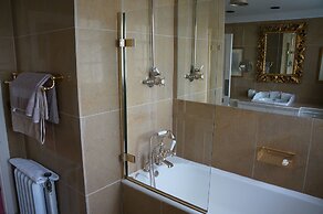 Cedar House Boutique B&B