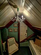 Cedar House Boutique B&B