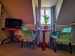 Cedar House Boutique B&B