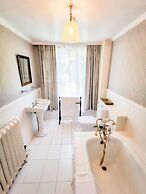 Cedar House Boutique B&B