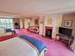 Cedar House Boutique B&B