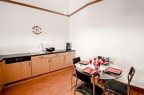 Orange Apartments - 13 Bastille