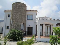 Villa Morlais by Amy Villas