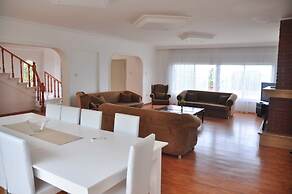 Villa Olivia by Amy Villas