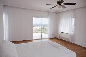 Villa Olivia by Amy Villas