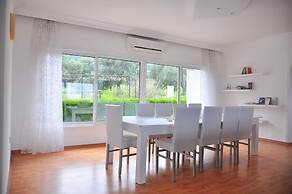 Villa Olivia by Amy Villas