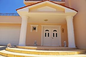 Villa Panoroma by Amy Villas