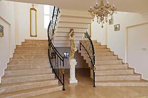 Villa Panoroma by Amy Villas