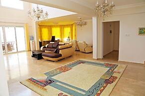 Villa Panoroma by Amy Villas