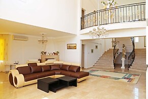 Villa Panoroma by Amy Villas