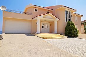 Villa Panoroma by Amy Villas