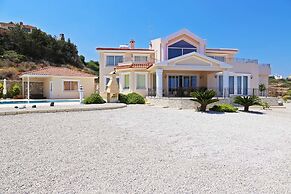 Villa Panoroma by Amy Villas