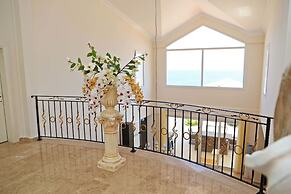 Villa Panoroma by Amy Villas