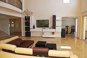 Villa Panoroma by Amy Villas