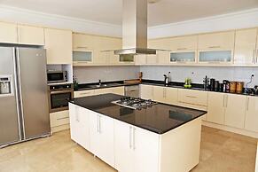 Villa Panoroma by Amy Villas