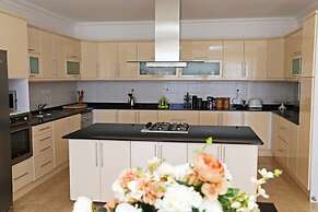 Villa Panoroma by Amy Villas