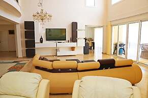 Villa Panoroma by Amy Villas