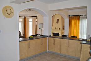 Villa Paradisia by Amy Villas