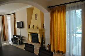 Villa Paradisia by Amy Villas