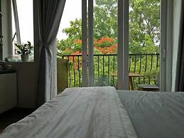 Spring Light Apartment