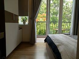 Spring Light Apartment