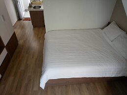 Spring Light Apartment