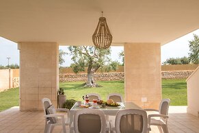 TD Villa Patrizia Pool & Alfresco Kitchen