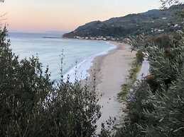 Sea and Sun Luxury Pools' Villas