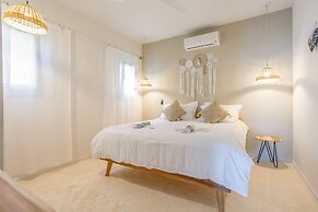 Sea and Sun Luxury Pools' Villas