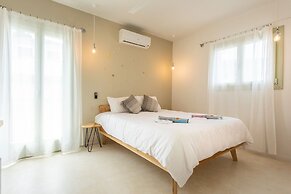 Sea and Sun Luxury Pools' Villas