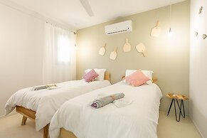 Sea and Sun Luxury Pools' Villas