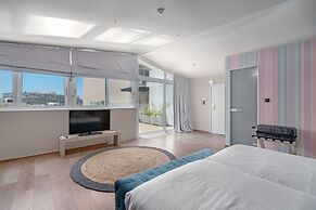 Aeolos Luxury Suites