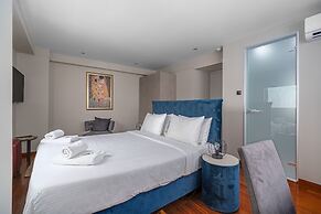 Aeolos Luxury Suites