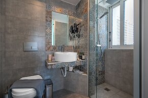 Aeolos Luxury Suites