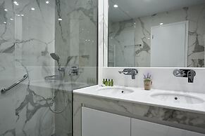 Luxurious Spacious Apt next  Hilton Area