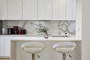 Luxurious Spacious Apt next  Hilton Area