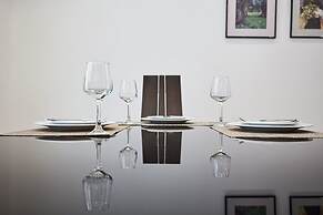 Luxurious Spacious Apt next  Hilton Area