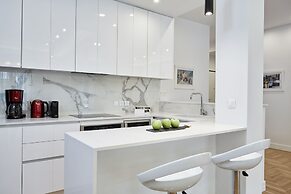 Luxurious Spacious Apt next  Hilton Area