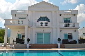 Villa Roman by Amy Villasa