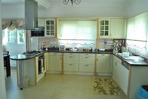 Villa Roman by Amy Villasa