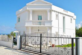 Villa Roman by Amy Villasa