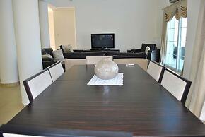 Villa Roman by Amy Villasa