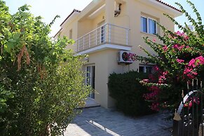 Villa Sardunya Sunset by Amy Villas