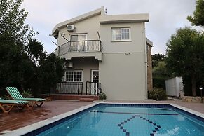 Villa Sardunya Sunset by Amy Villas