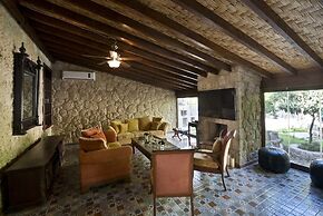 Villa Stone House by Amy Villas