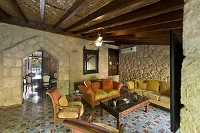 Villa Stone House by Amy Villas