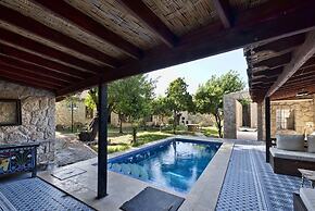 Villa Stone House by Amy Villas